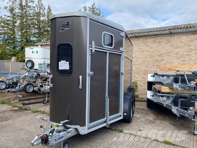 Ifor Williams HB 511 Prikolice za prevoz živine