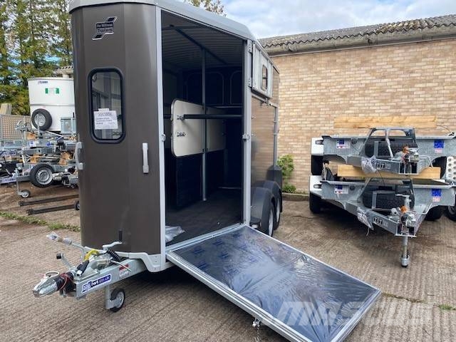 Ifor Williams HB 511 Prikolice za prevoz živine