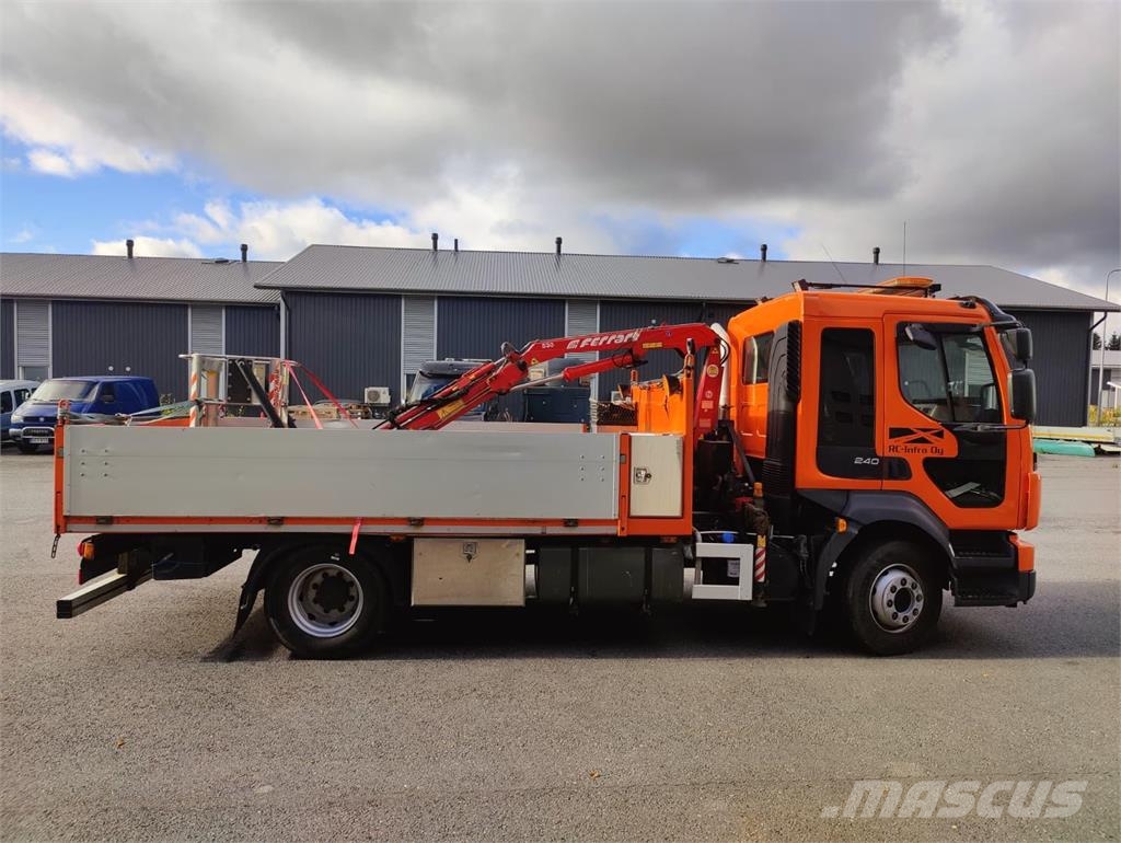 Volvo FL 240 Avolava kuorma-auto Ferrarin nosturilla Truck mounted cranes