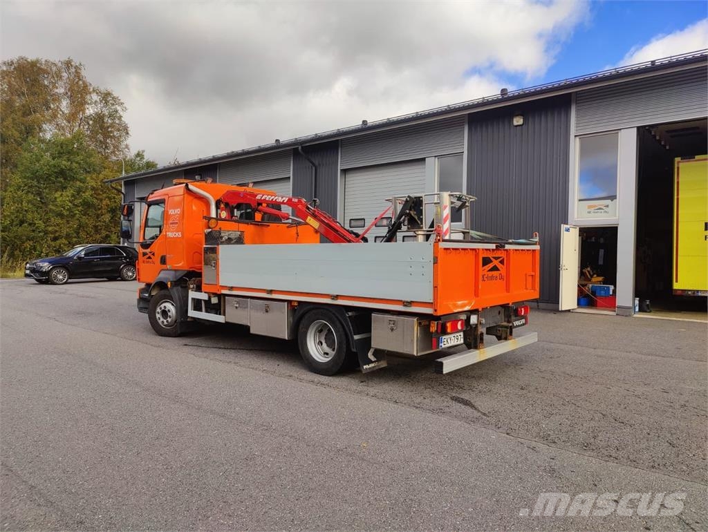 Volvo FL 240 Avolava kuorma-auto Ferrarin nosturilla Truck mounted cranes