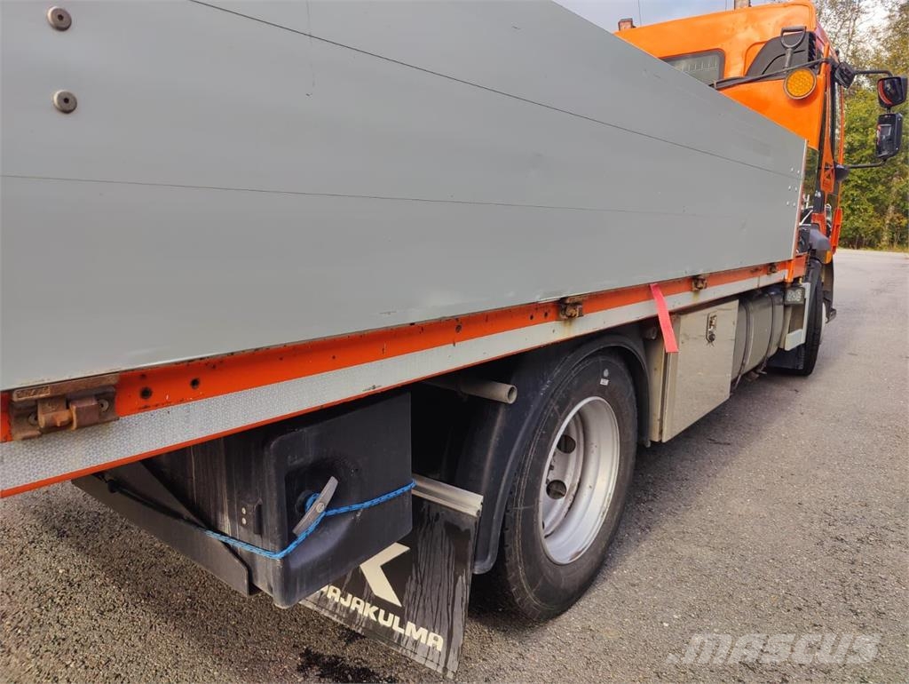 Volvo FL 240 Avolava kuorma-auto Ferrarin nosturilla Truck mounted cranes