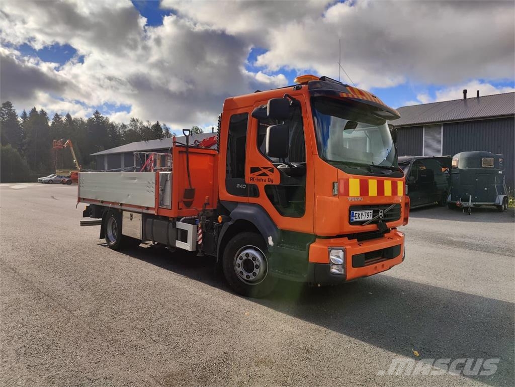 Volvo FL 240 Avolava kuorma-auto Ferrarin nosturilla Truck mounted cranes