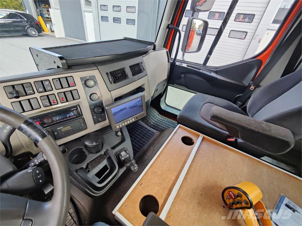 Volvo FL 240 Avolava kuorma-auto Ferrarin nosturilla Truck mounted cranes
