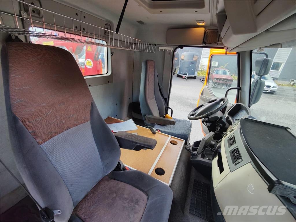 Volvo FL 240 Avolava kuorma-auto Ferrarin nosturilla Truck mounted cranes