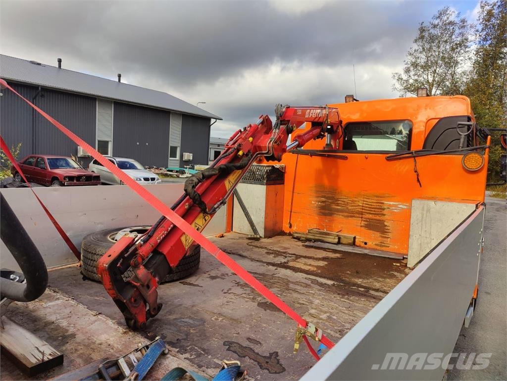 Volvo FL 240 Avolava kuorma-auto Ferrarin nosturilla Truck mounted cranes