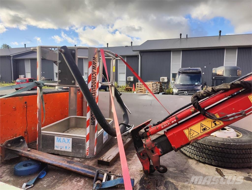 Volvo FL 240 Avolava kuorma-auto Ferrarin nosturilla Truck mounted cranes