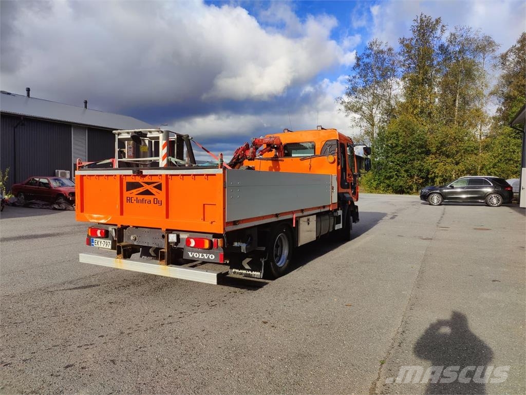 Volvo FL 240 Avolava kuorma-auto Ferrarin nosturilla Truck mounted cranes