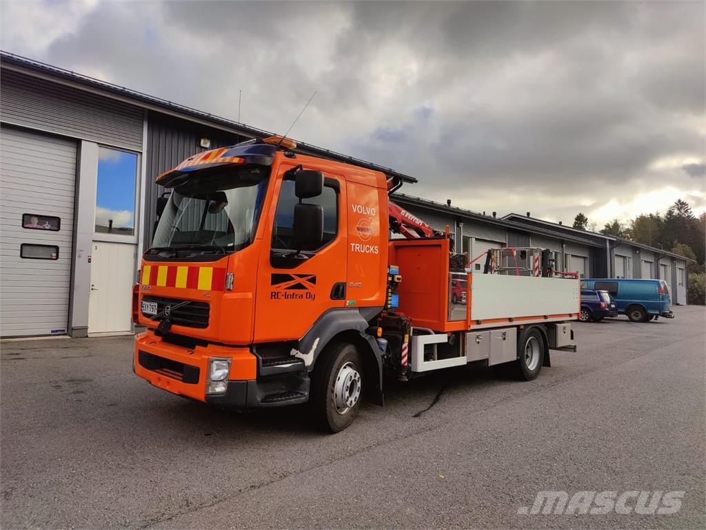 Volvo FL 240 Avolava kuorma-auto Ferrarin nosturilla Truck mounted cranes