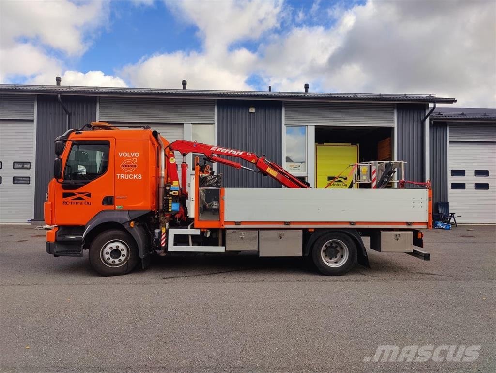 Volvo FL 240 Avolava kuorma-auto Ferrarin nosturilla Truck mounted cranes