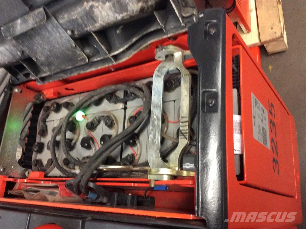 Linde T20AP Lavansiirtotrukit ajotasolla