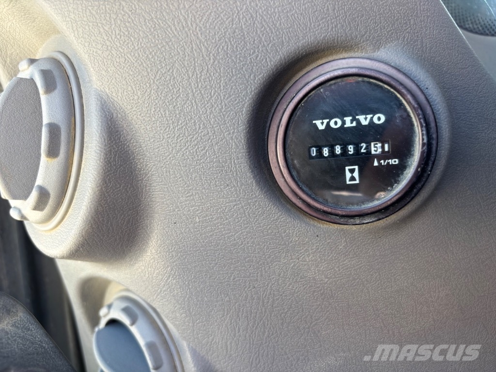 Volvo EC 300 EL Гусеничні екскаватори