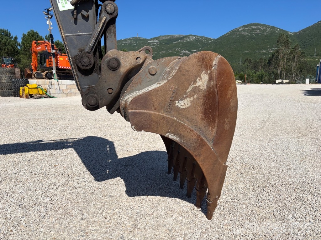 Volvo EC 300 EL Гусеничні екскаватори