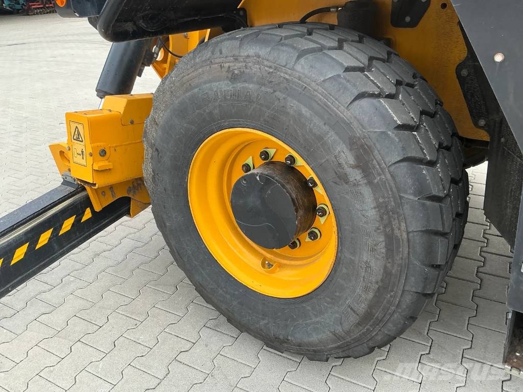 JCB 555-210 R مناولات متداخلة