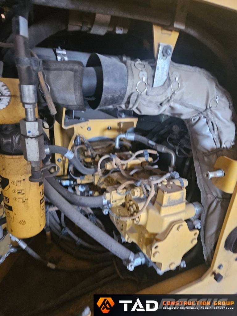 CAT CB 10 其他压路机