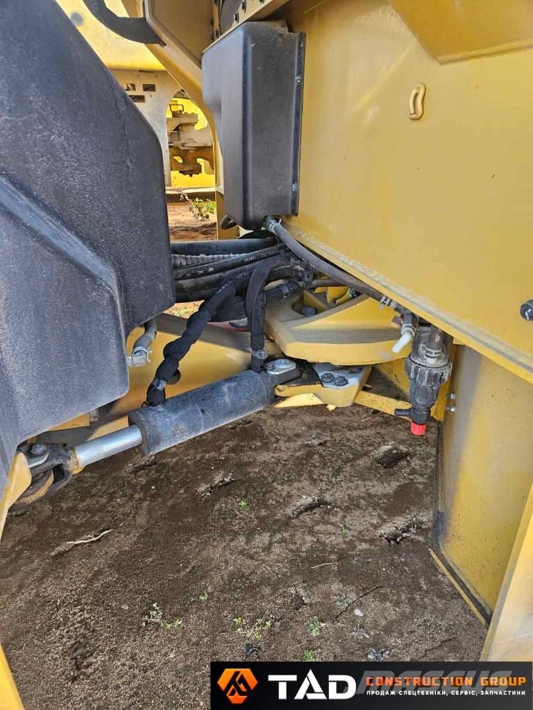 CAT CB 10 其他压路机