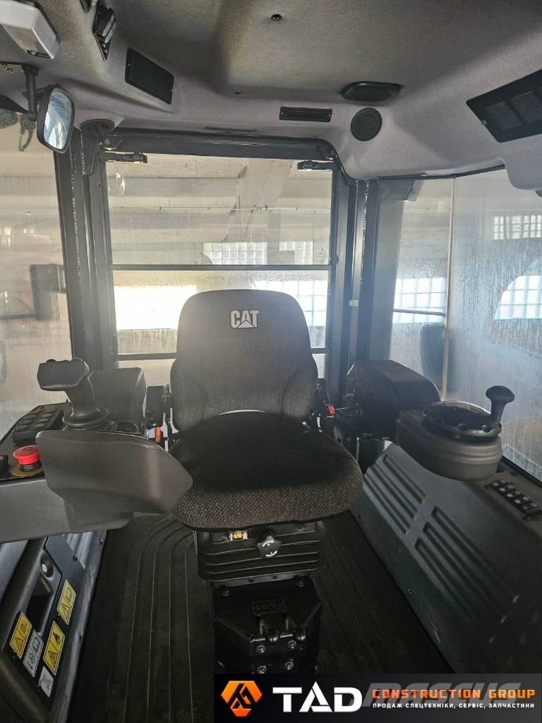 CAT CB 10 其他压路机