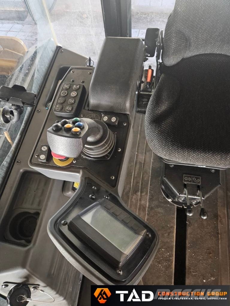 CAT CB 10 其他压路机