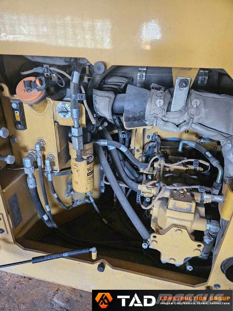 CAT CB 10 其他压路机