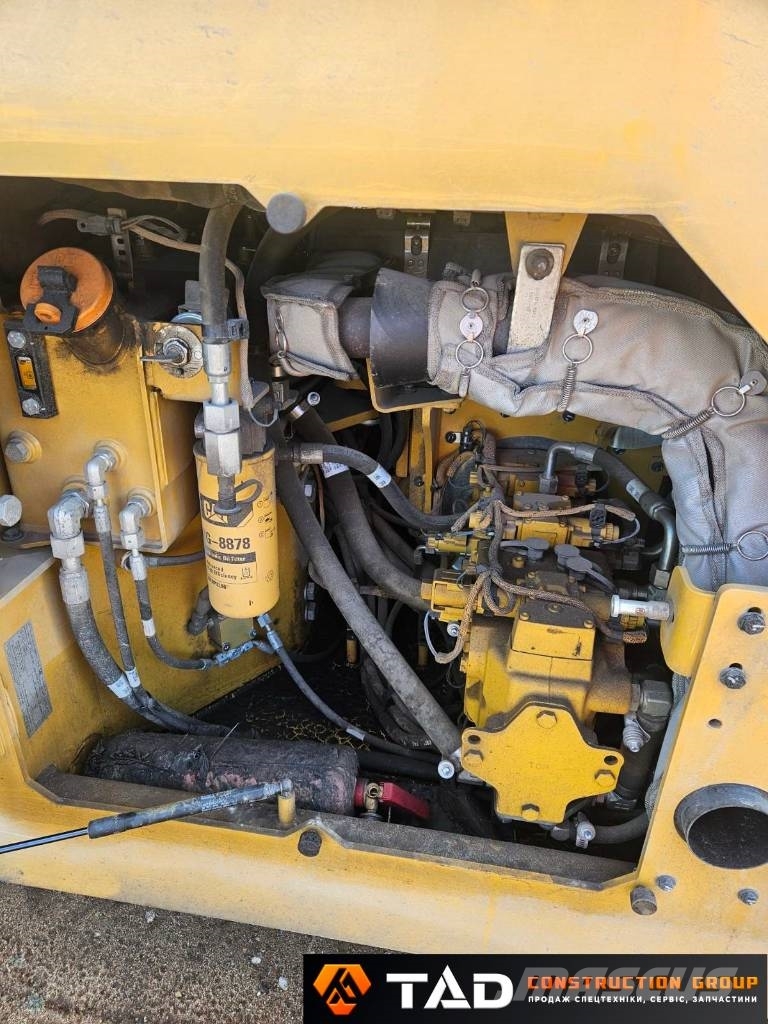 CAT CB 10 其他压路机