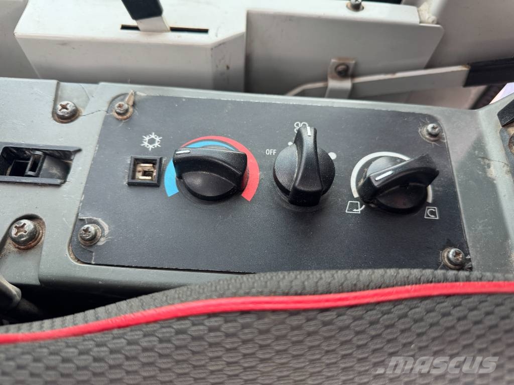 Takeuchi Tb175W Bagri na kolesih
