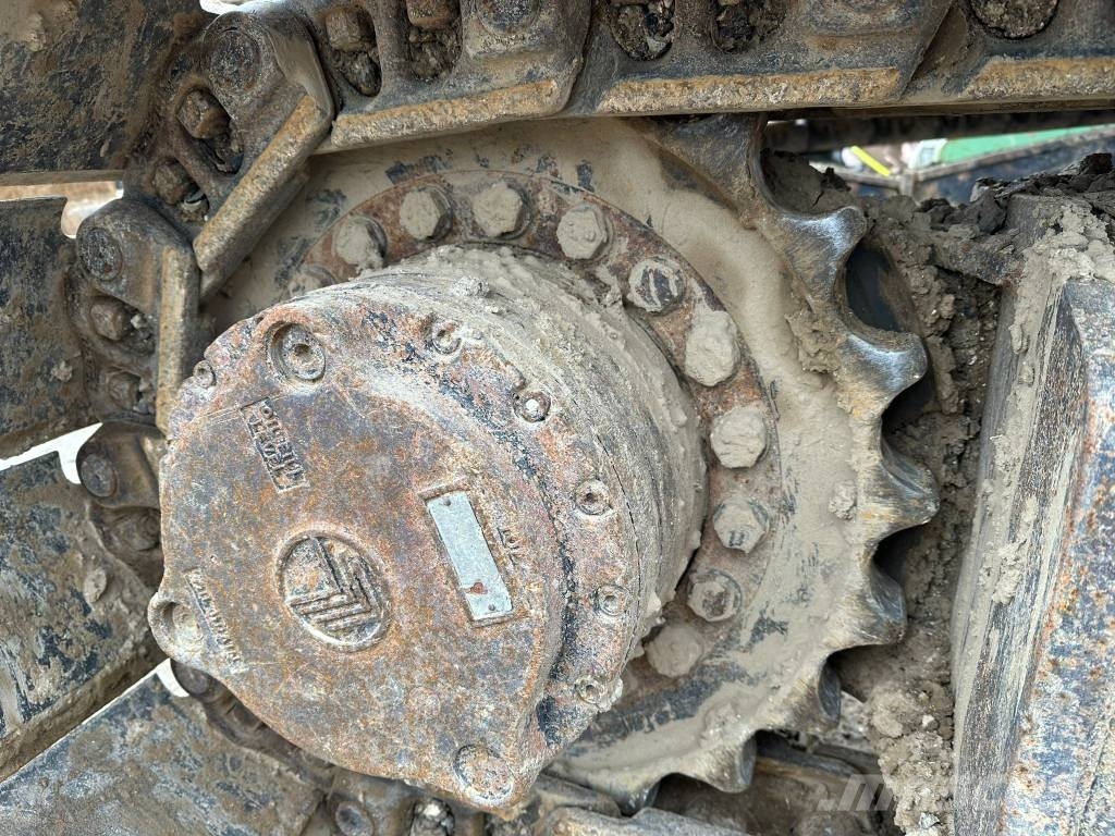 JCB JS 240 N LC Bageri guseničari