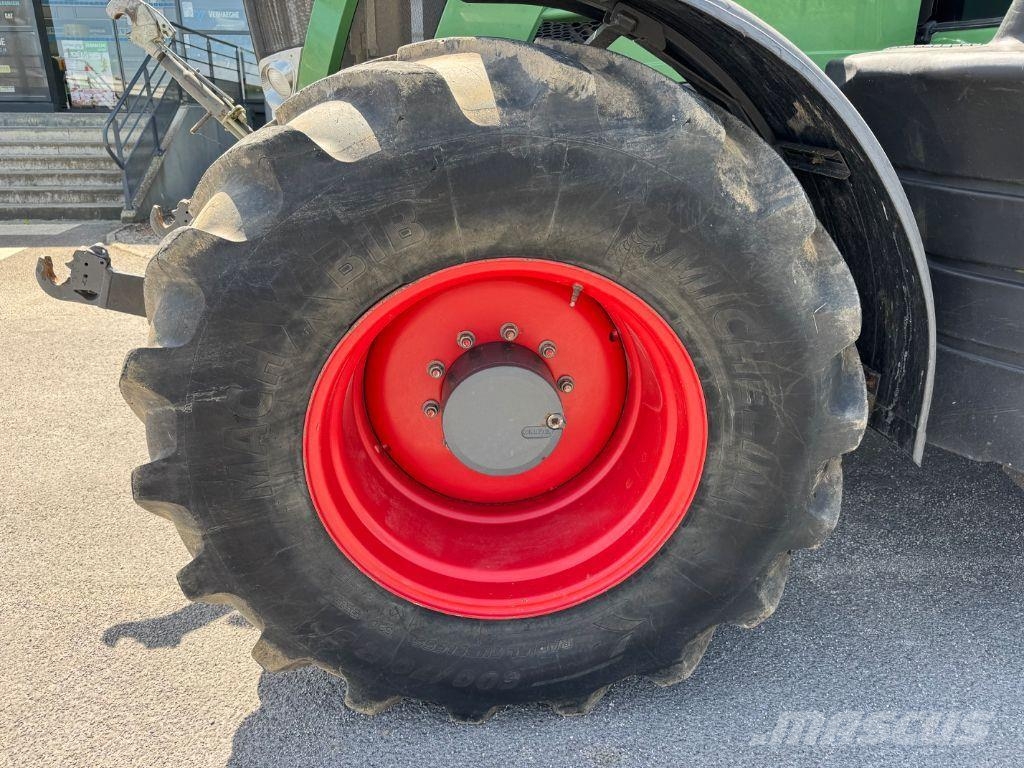 Fendt 824 VARIO PROFI + Трактори