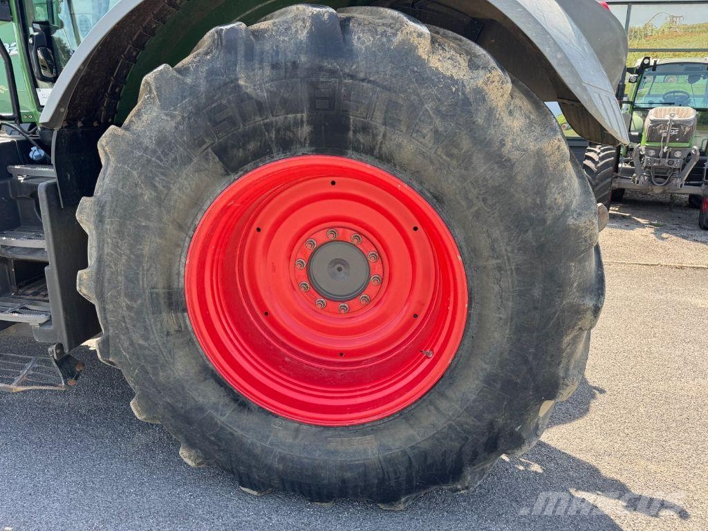 Fendt 824 VARIO PROFI + Traktori