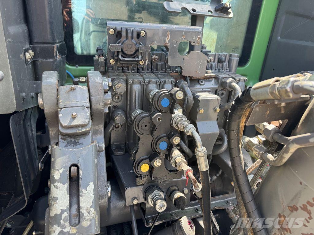 Fendt 824 VARIO PROFI + Traktori