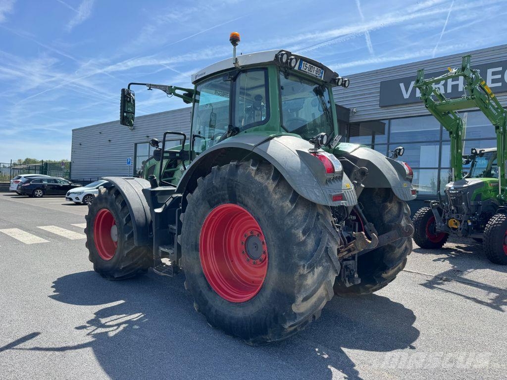Fendt 824 VARIO PROFI + Tractors