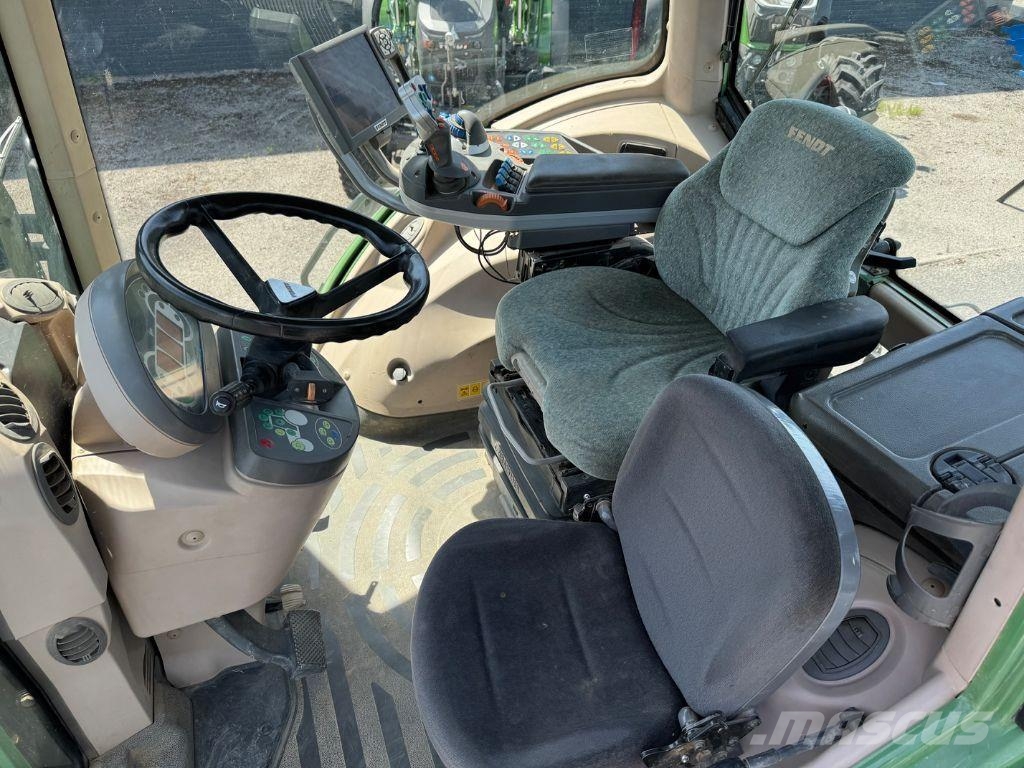 Fendt 824 VARIO PROFI + Tractors