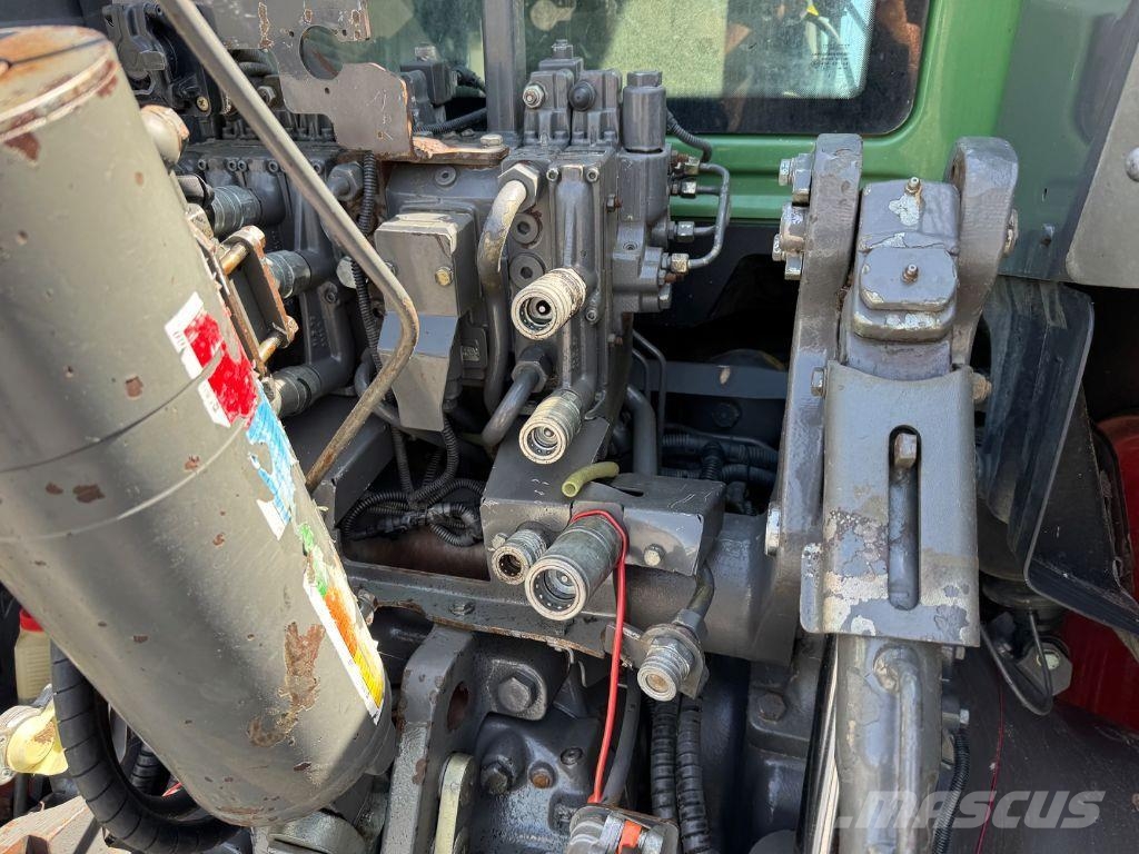Fendt 824 VARIO PROFI + Tractors
