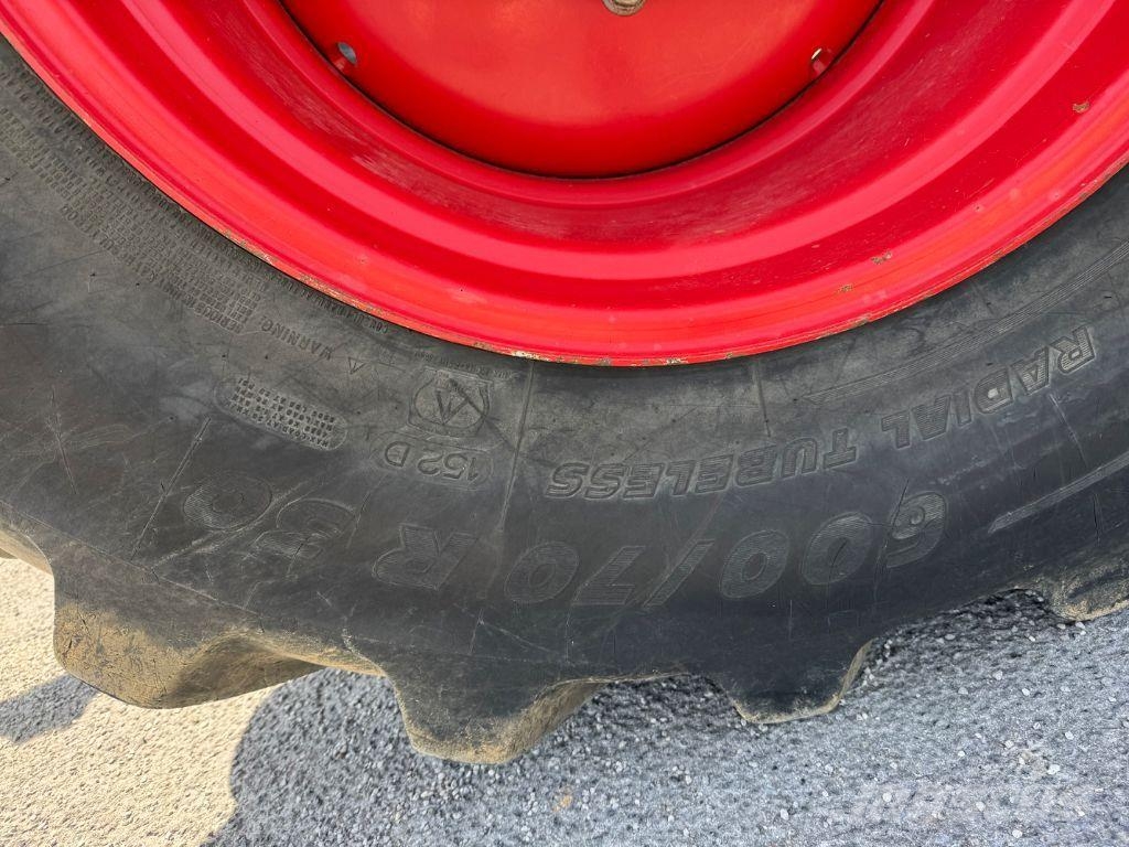 Fendt 824 VARIO PROFI + Tractors