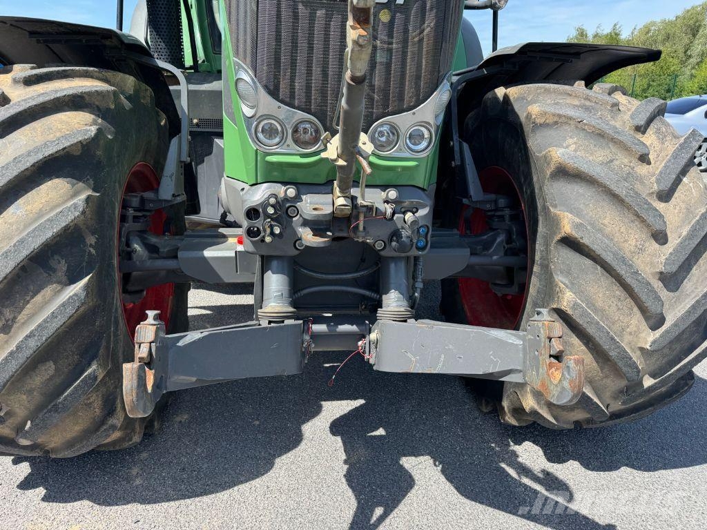 Fendt 824 VARIO PROFI + Tractors