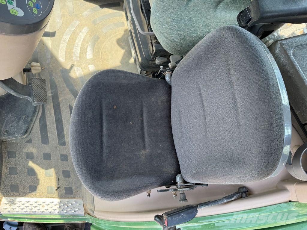 Fendt 824 VARIO PROFI + Tracteur