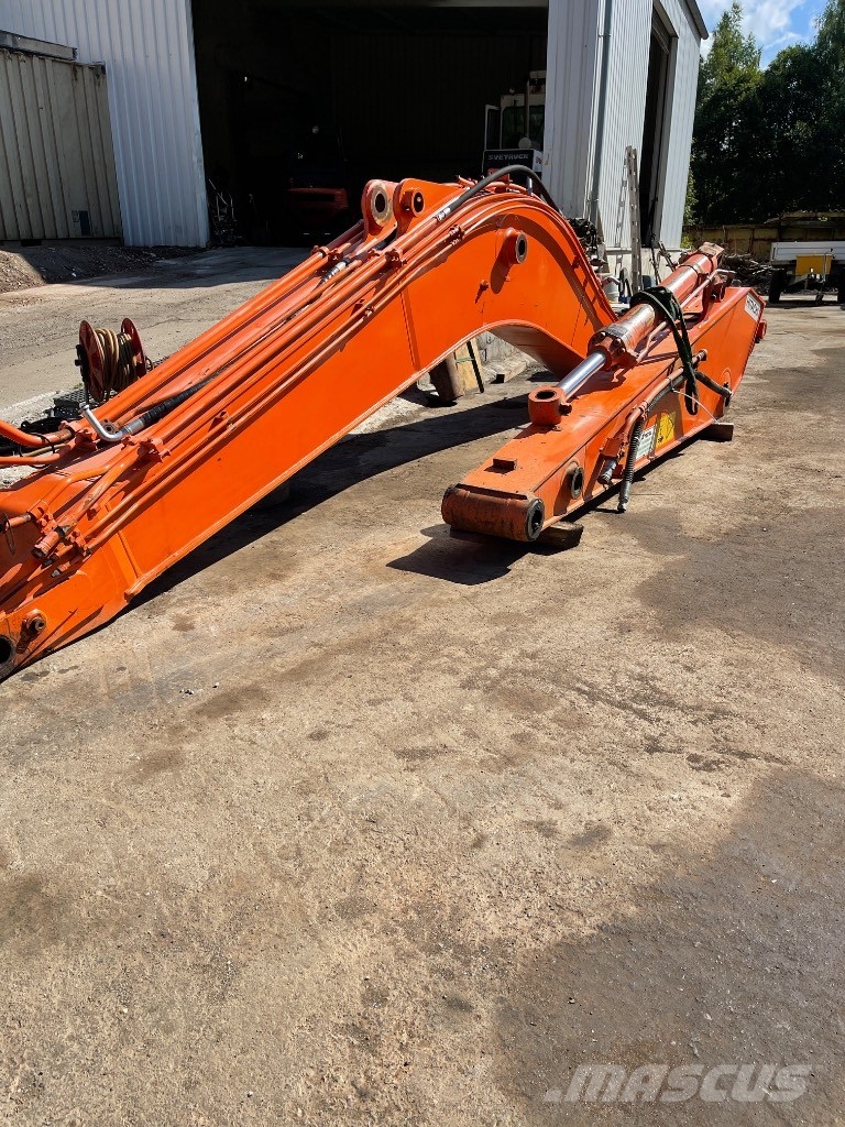 Hitachi ZX 200 Kāpurķēžu ekskavatori