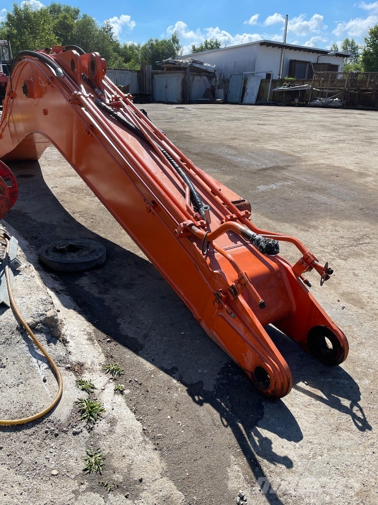 Hitachi ZX 200 Kāpurķēžu ekskavatori
