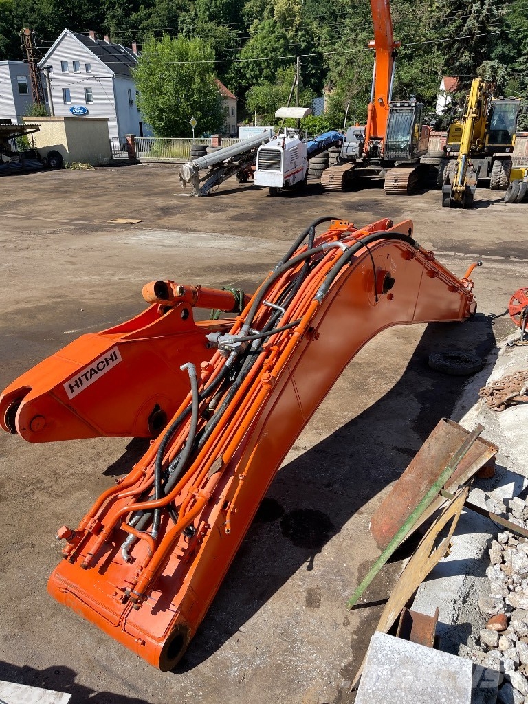 Hitachi ZX 200 Kāpurķēžu ekskavatori