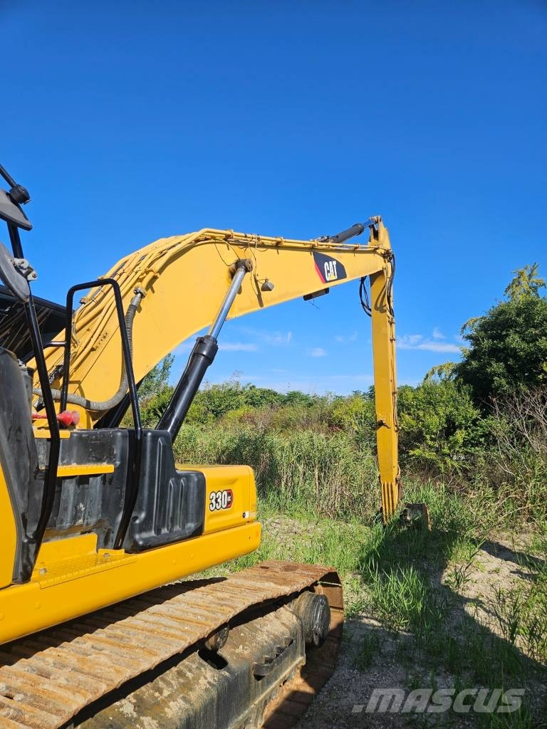 CAT 330 Lánctalpas kotrók