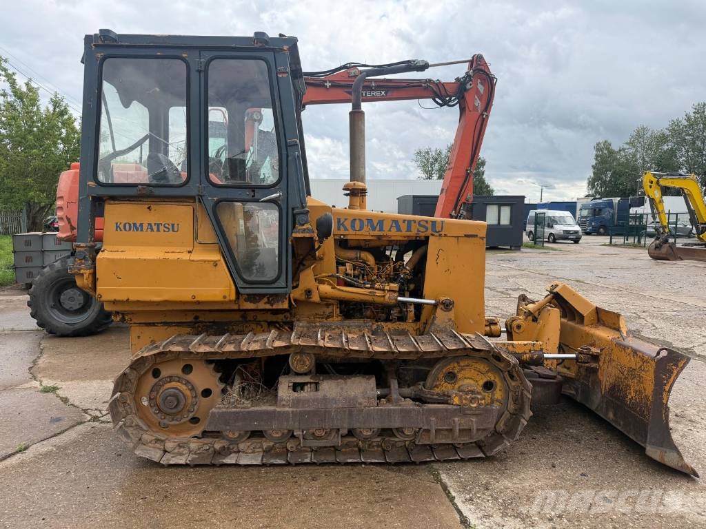Komatsu D 31 A-17 Kāpurķēžu buldozeri