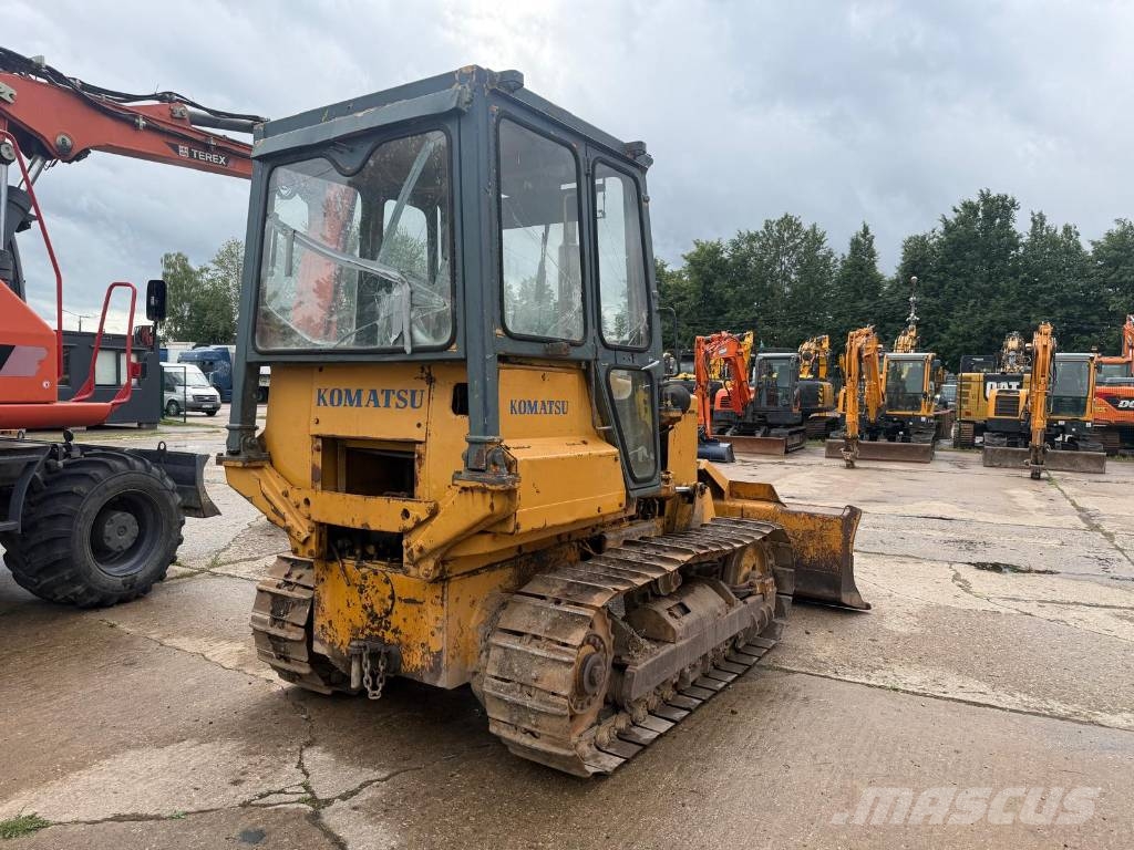 Komatsu D 31 A-17 Kāpurķēžu buldozeri
