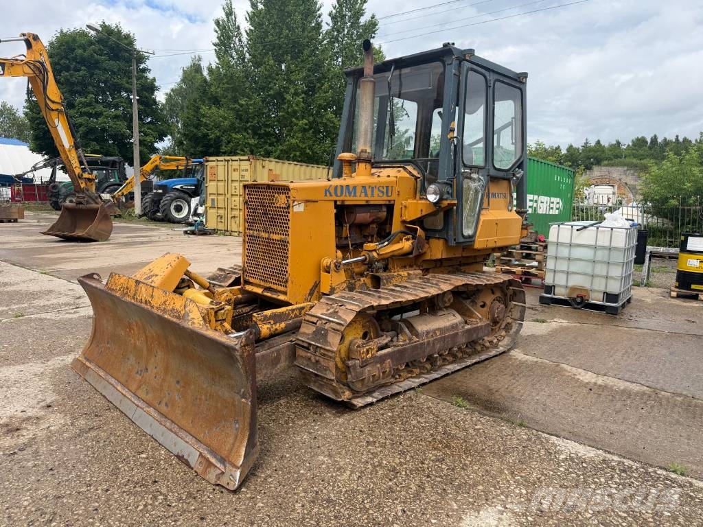 Komatsu D 31 A-17 Kāpurķēžu buldozeri