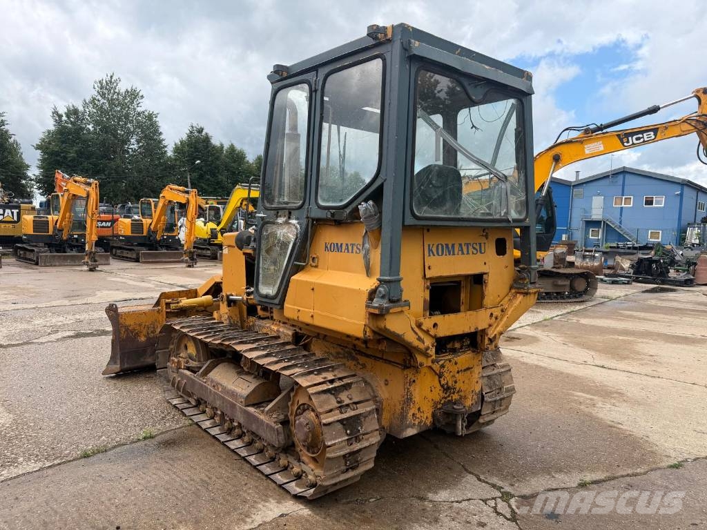 Komatsu D 31 A-17 Kāpurķēžu buldozeri