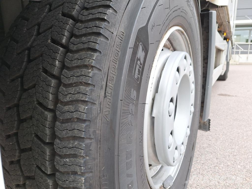 Volvo Vehicle Rigid 6x2-2 box full side opening 貨箱式卡車