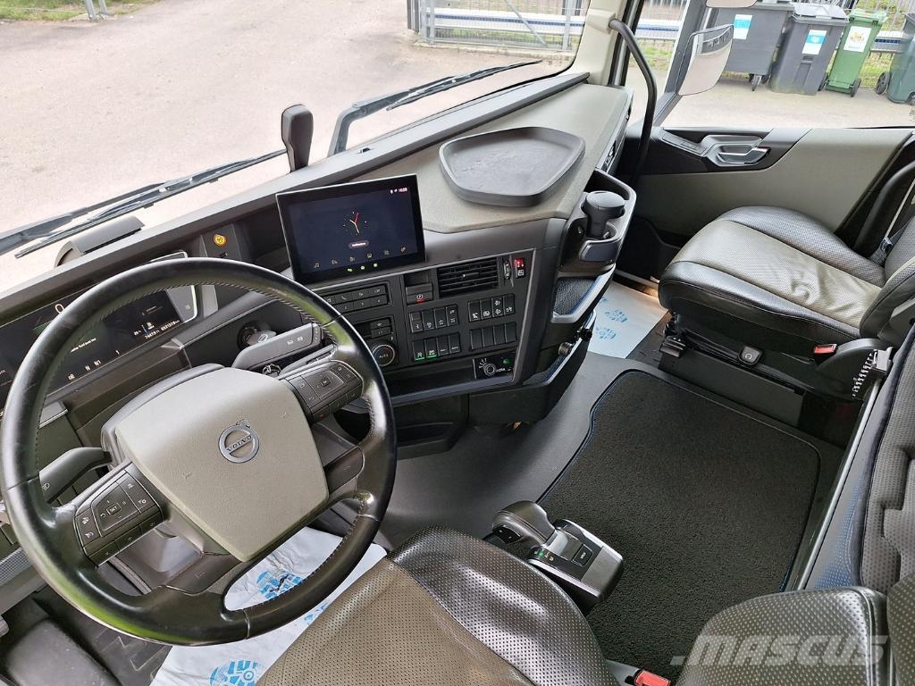 Volvo Vehicle Rigid 6x2-2 box full side opening 貨箱式卡車