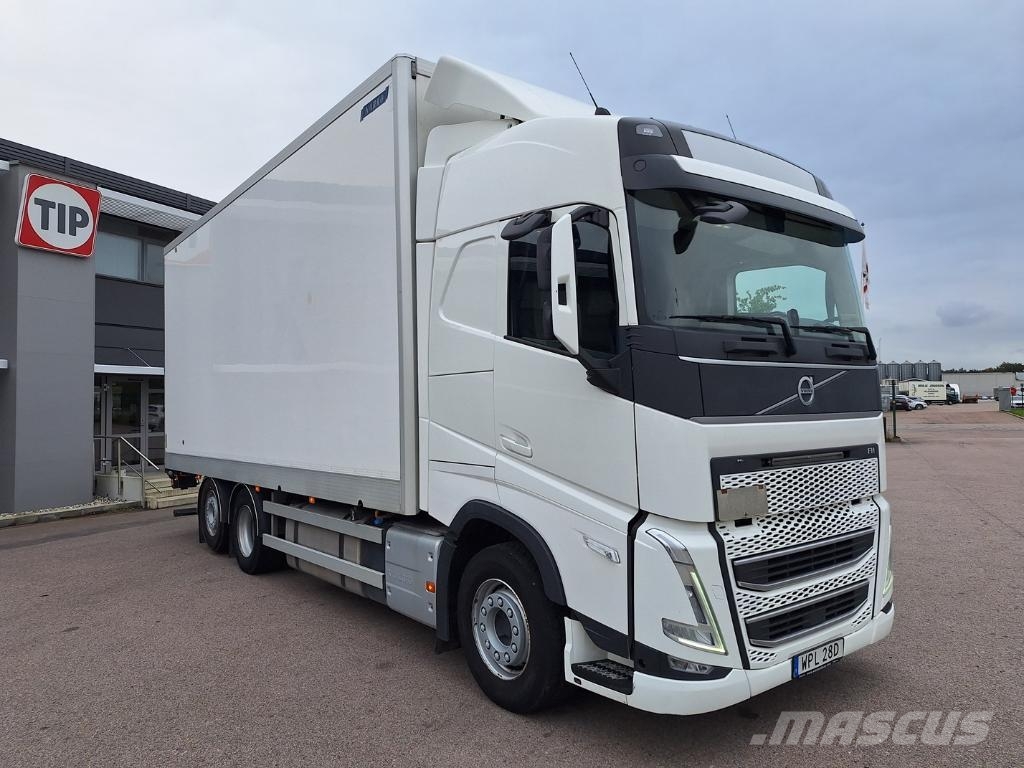 Volvo Vehicle Rigid 6x2-2 box full side opening 貨箱式卡車