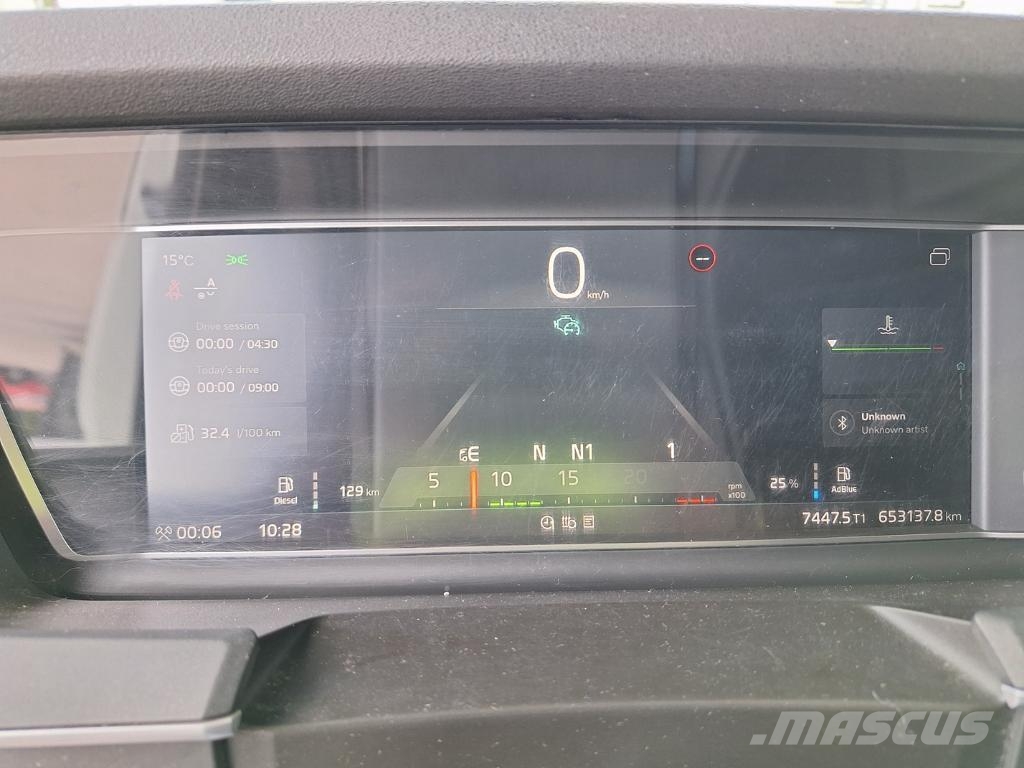 Volvo Vehicle Rigid 6x2-2 box full side opening 貨箱式卡車