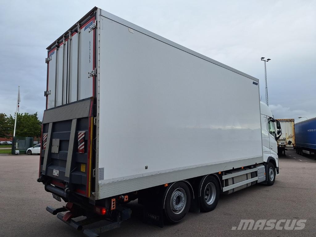 Volvo Vehicle Rigid 6x2-2 box full side opening 貨箱式卡車