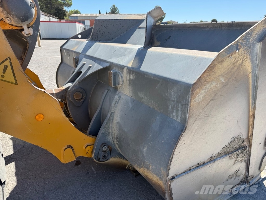 Liebherr L 566 Pyöräkuormaajat