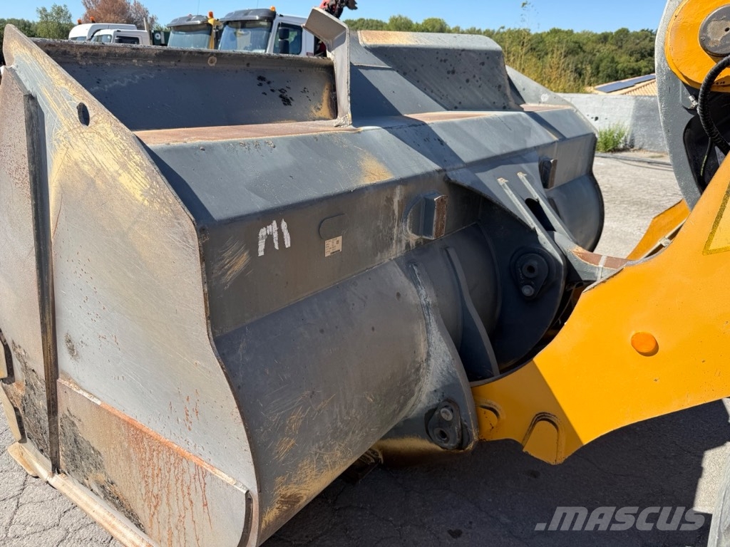 Liebherr L 566 Pyöräkuormaajat
