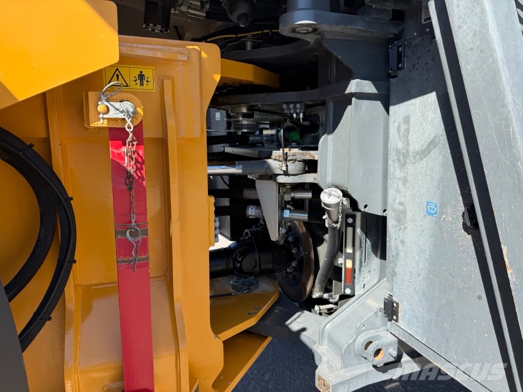 Liebherr L 566 Pyöräkuormaajat